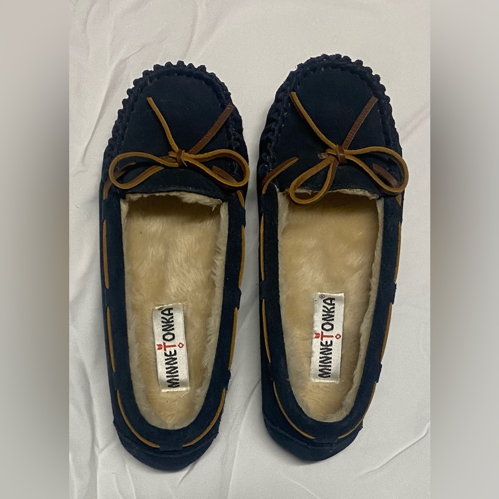 Minnetonka Slippers - Women's size 7